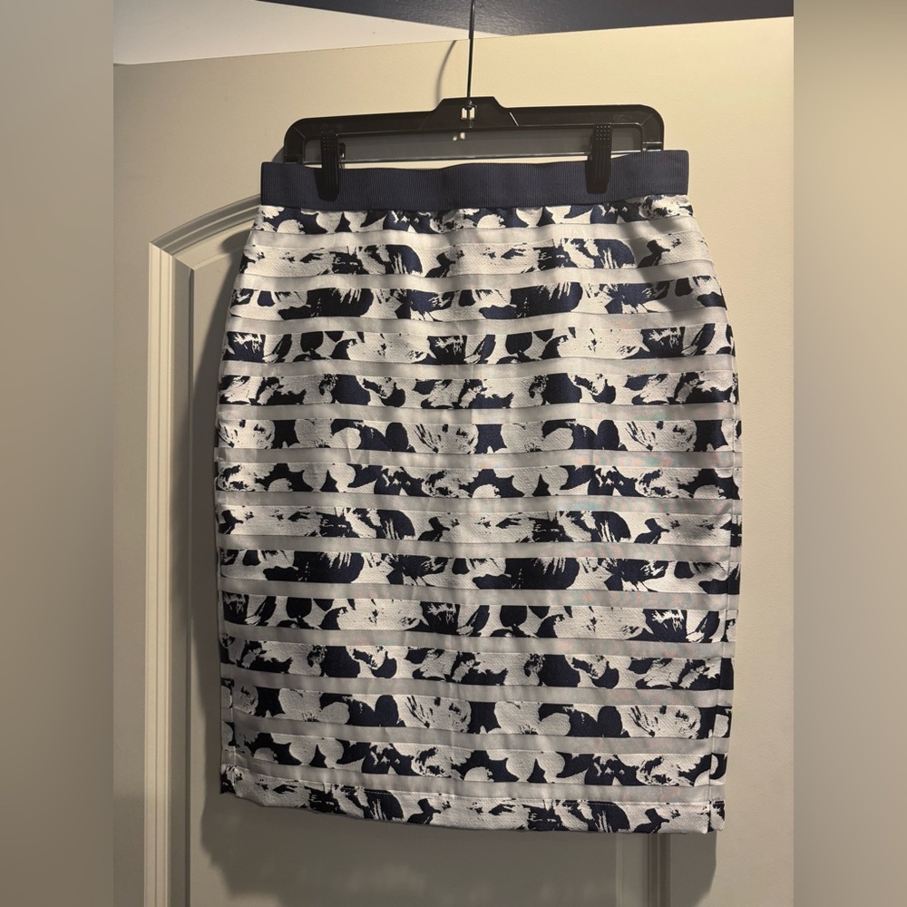 Ann Taylor Navy Blue and White Pleated Pencil Skirt